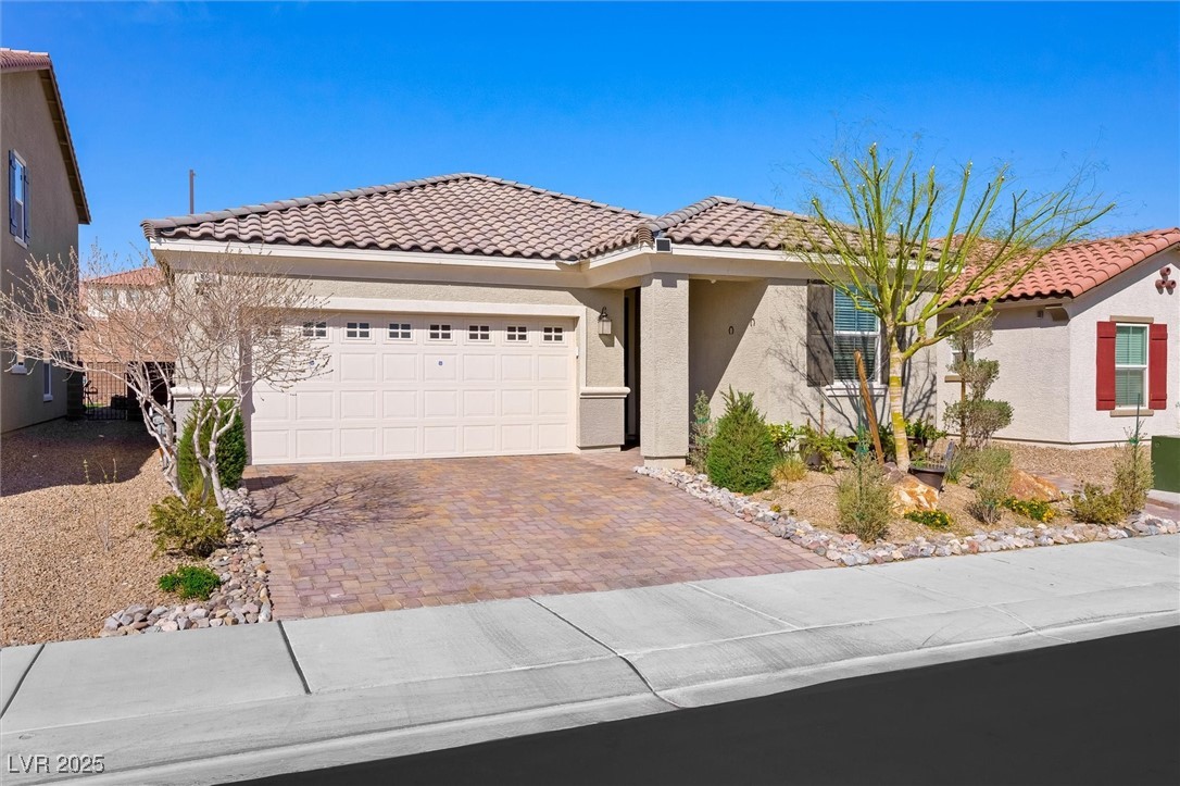 984 Brilliant Meadow Avenue Property Photo 3