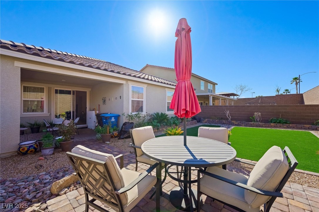 984 Brilliant Meadow Avenue Property Photo 4