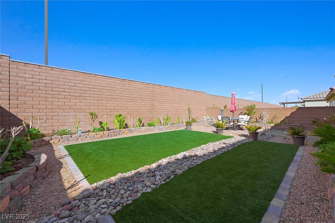 984 Brilliant Meadow Avenue Property Photo 6