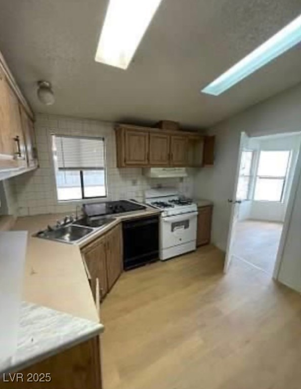 5988 Castlemont Avenue Property Photo 9