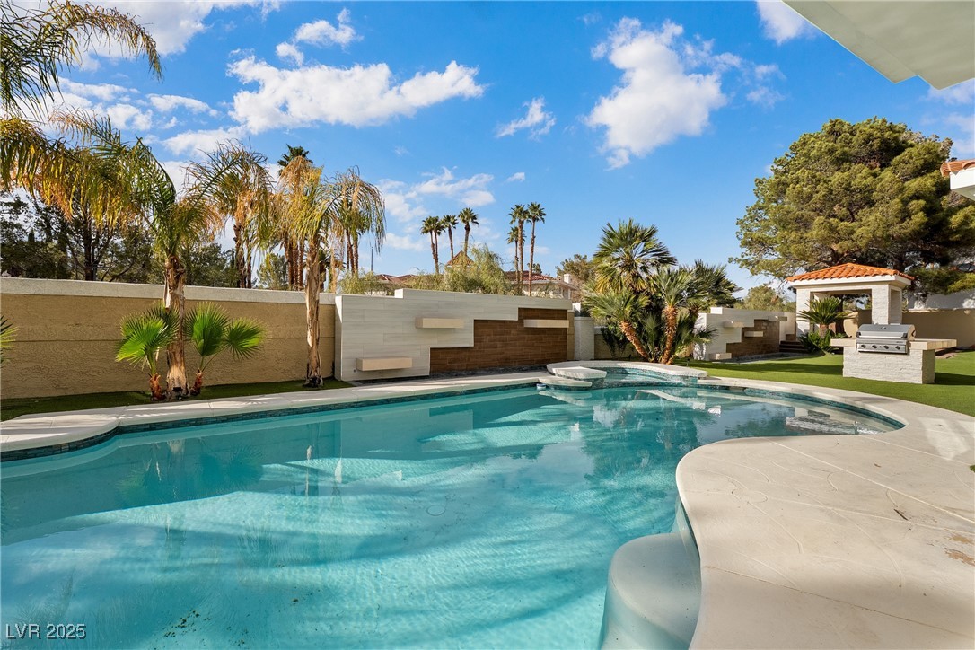 42 Sawgrass Court Property Photo 5