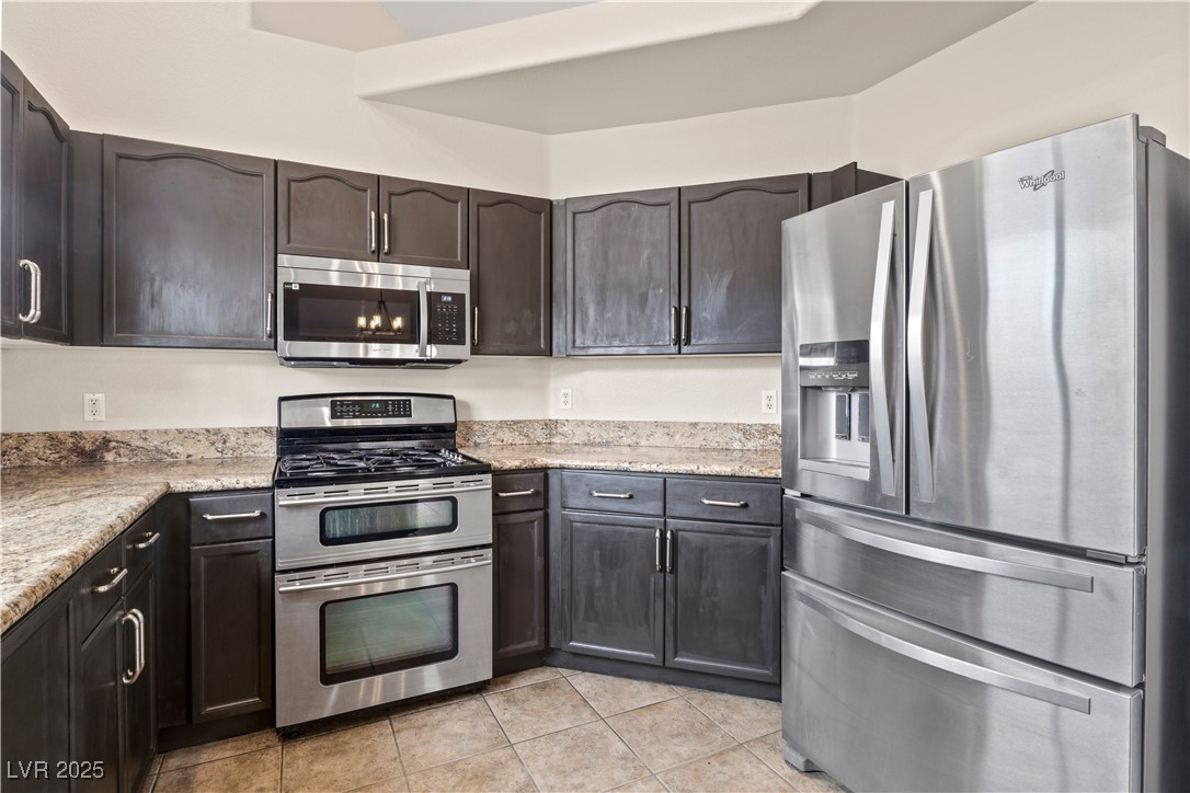 845 Holly Lake Way Property Photo 4