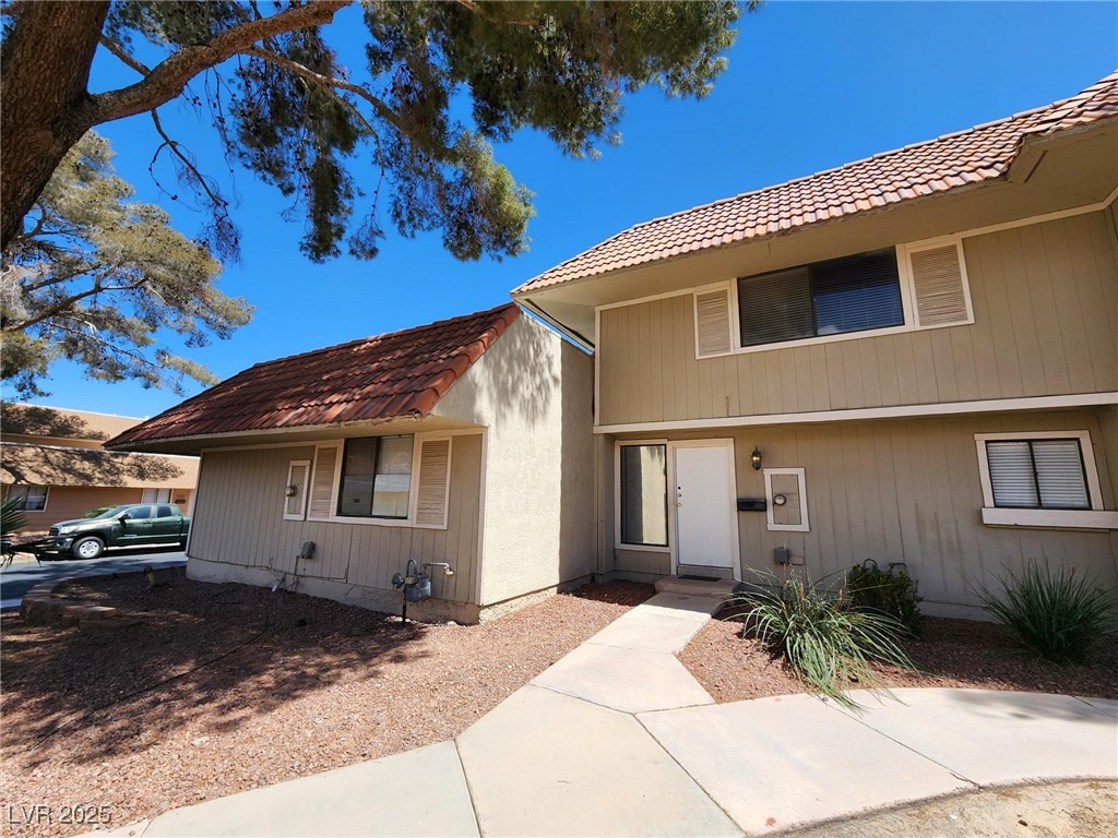 2551 Paradise Village Way Property Photo 2
