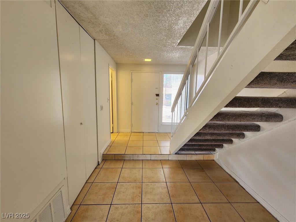 2551 Paradise Village Way Property Photo 3