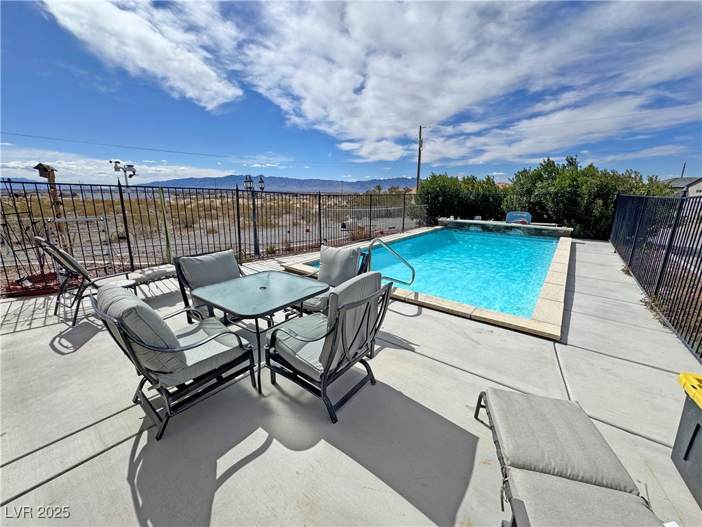 2300 South Washoe Avenue Property Photo 5