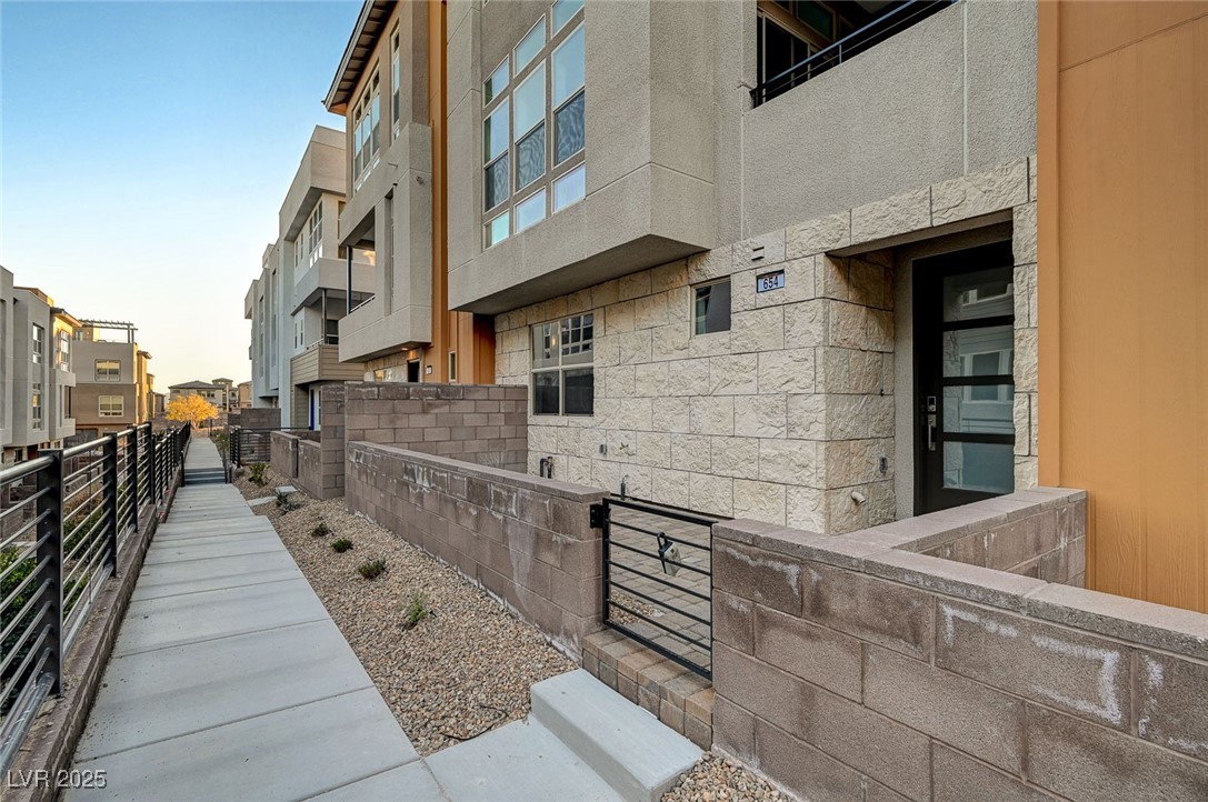 654 Spotted Falcon Street Property Photo 6