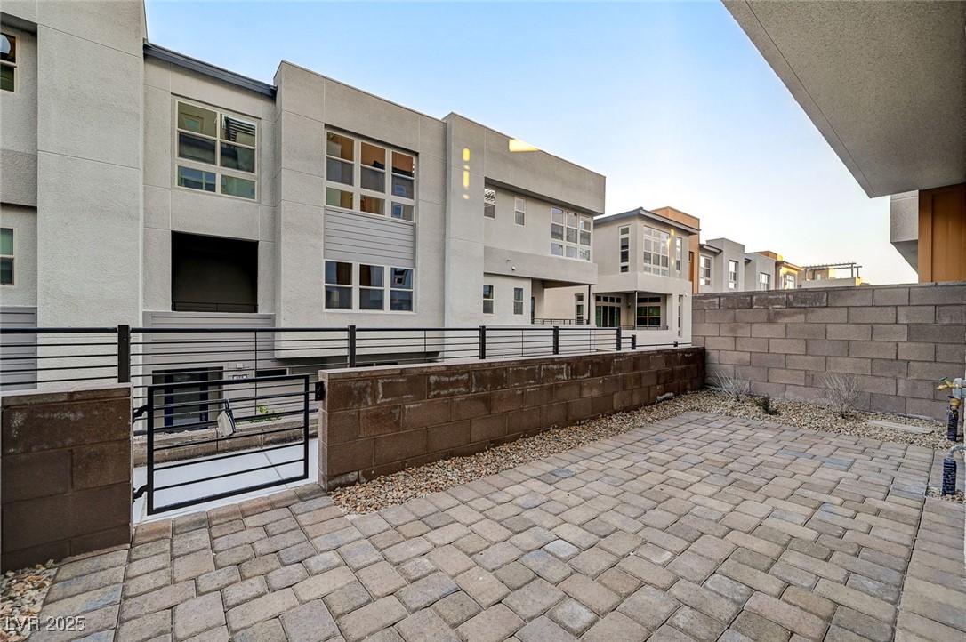 654 Spotted Falcon Street Property Photo 7