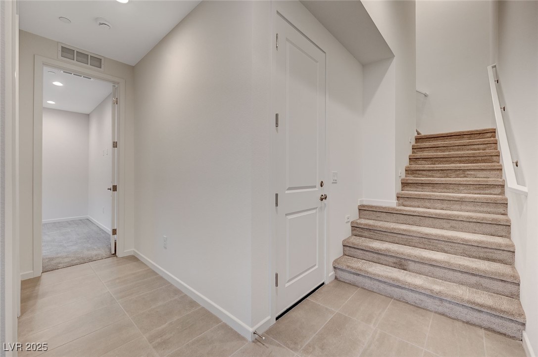 654 Spotted Falcon Street Property Photo 8