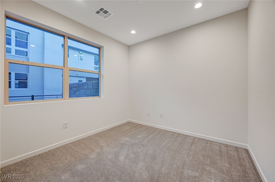 654 Spotted Falcon Street Property Photo 10
