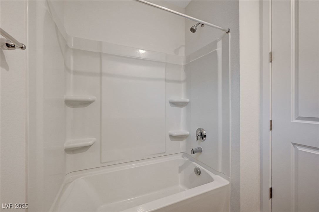 654 Spotted Falcon Street Property Photo 13