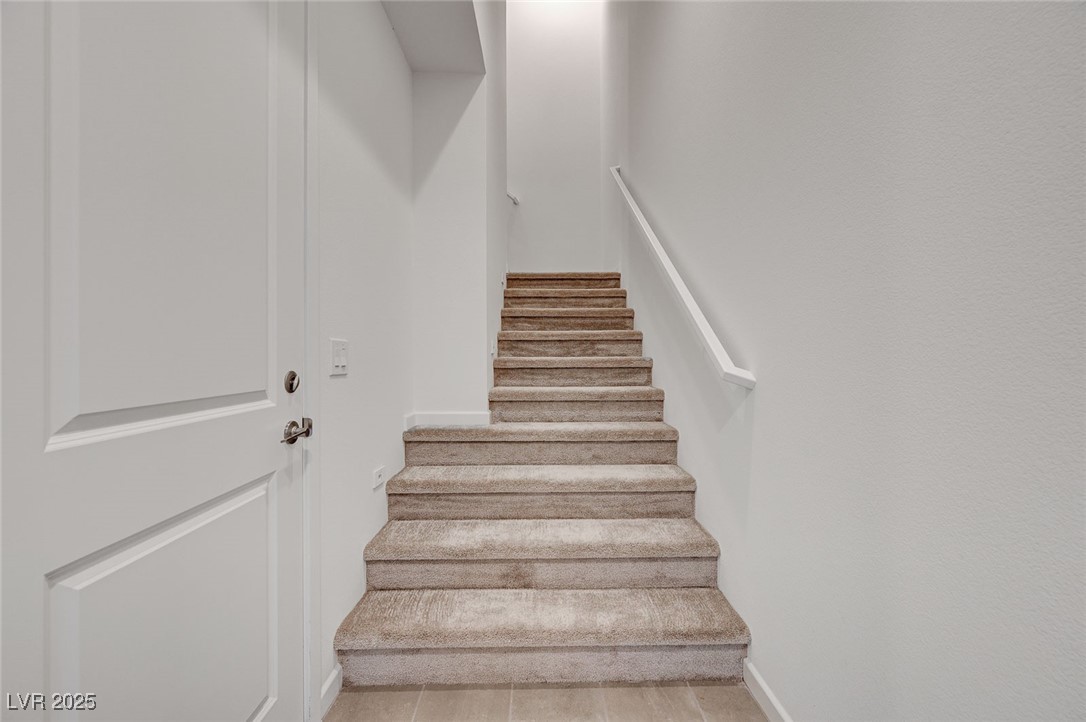 654 Spotted Falcon Street Property Photo 14