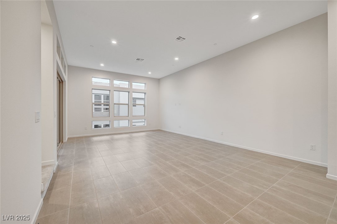 654 Spotted Falcon Street Property Photo 15