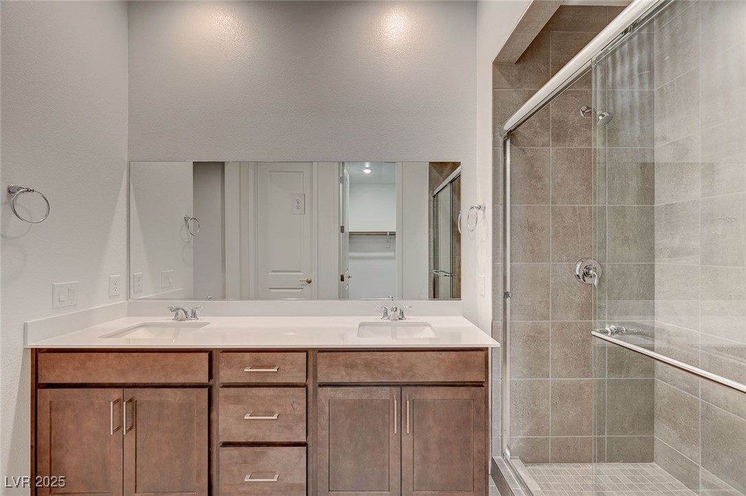654 Spotted Falcon Street Property Photo 33