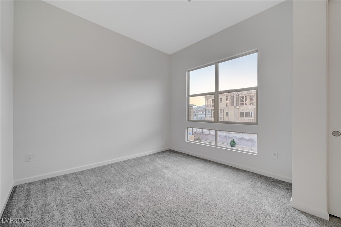 654 Spotted Falcon Street Property Photo 36