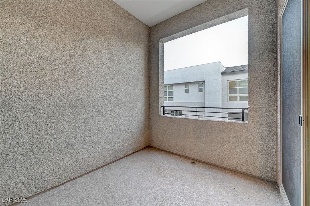 654 Spotted Falcon Street Property Photo 41