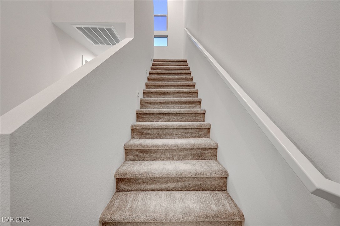 654 Spotted Falcon Street Property Photo 43