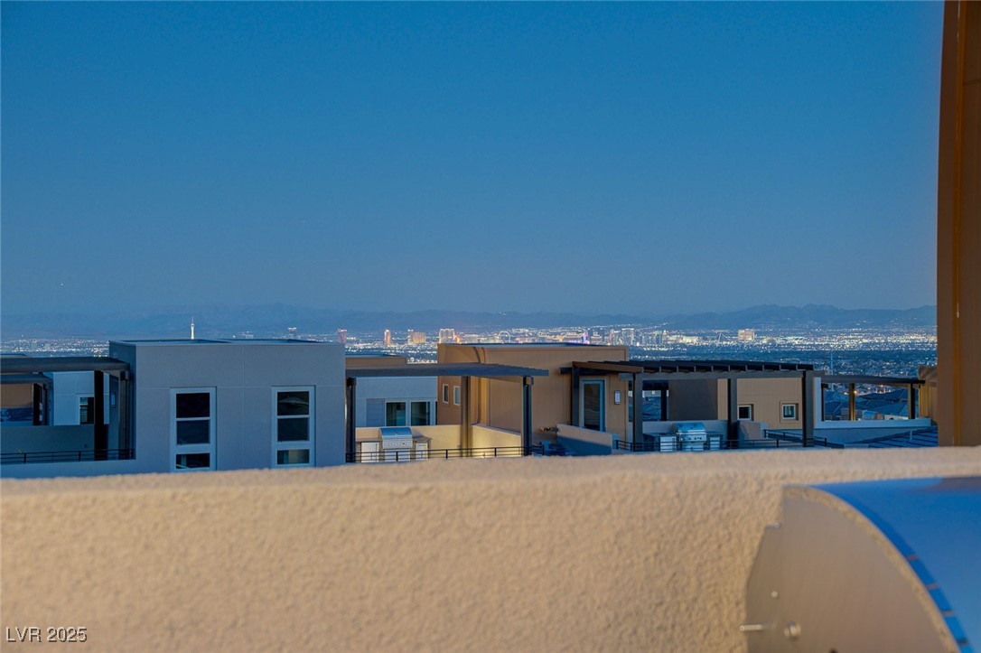 654 Spotted Falcon Street Property Photo 71