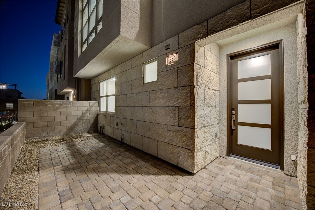 654 Spotted Falcon Street Property Photo 78