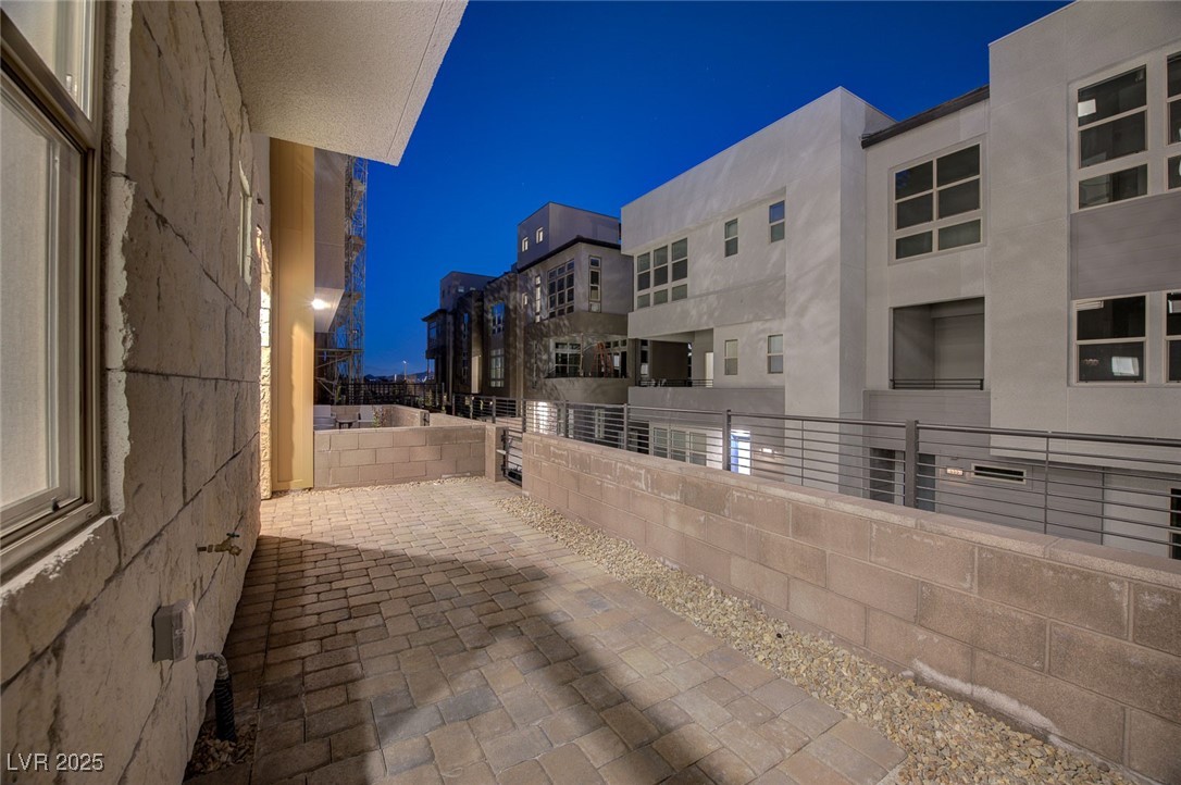 654 Spotted Falcon Street Property Photo 79
