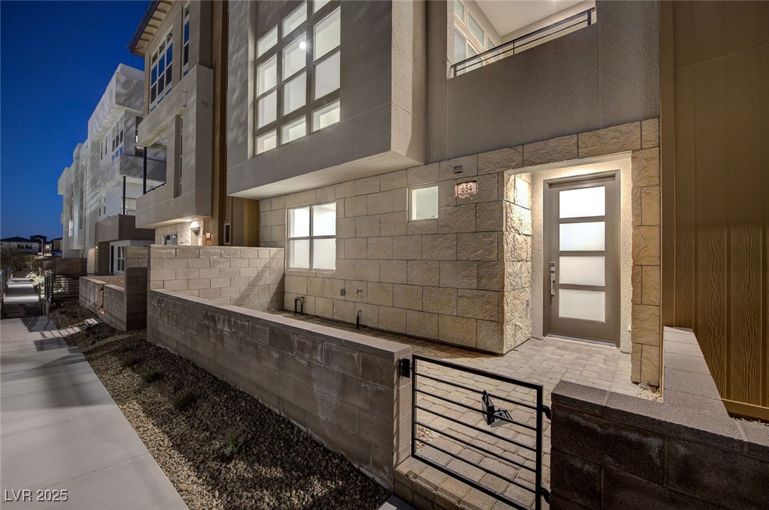 654 Spotted Falcon Street Property Photo 80