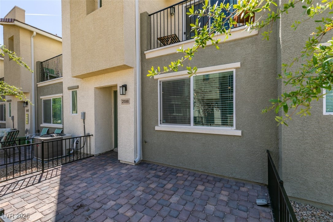 2598 Mocha Pearl Court Property Photo 3