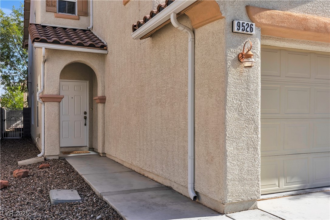 9526 Vast Valley Avenue Property Photo 3