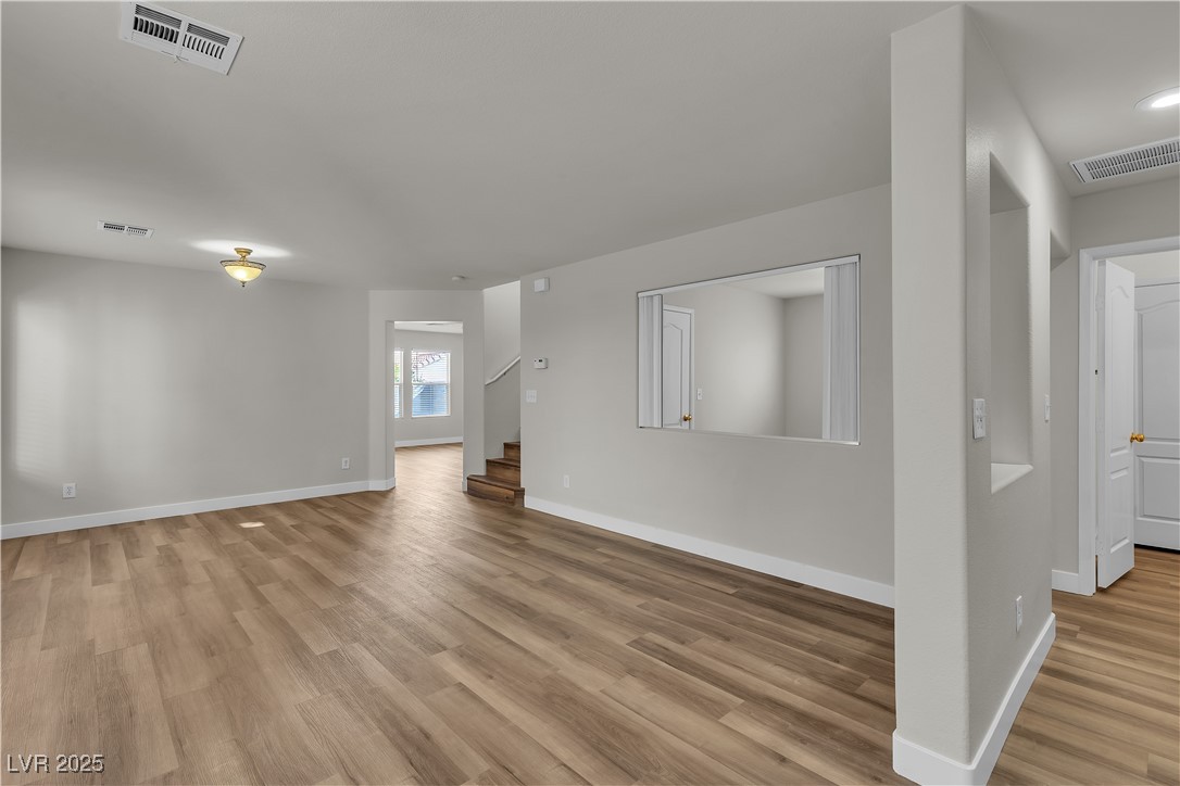 9526 Vast Valley Avenue Property Photo 4