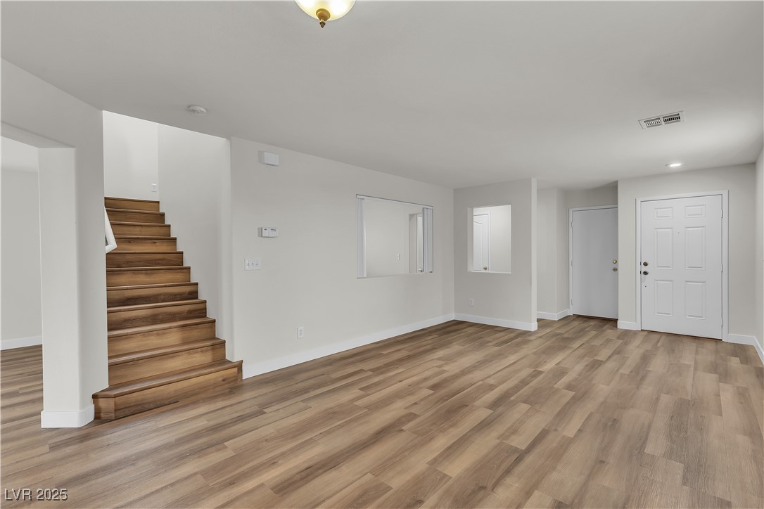 9526 Vast Valley Avenue Property Photo 7