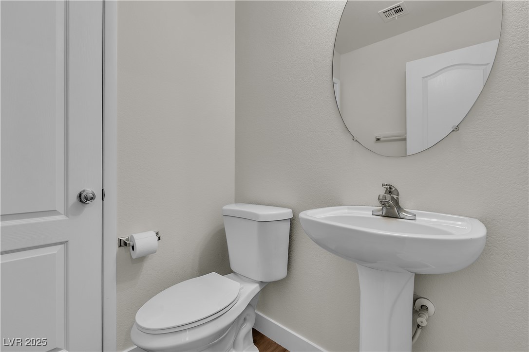 9526 Vast Valley Avenue Property Photo 10