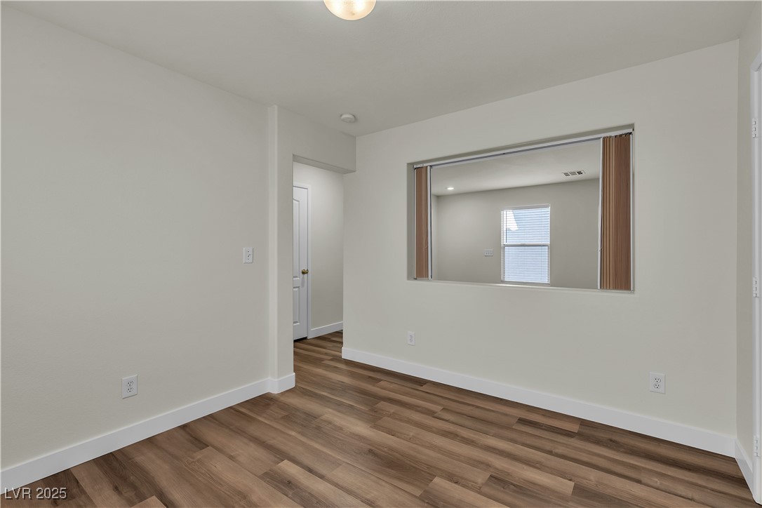 9526 Vast Valley Avenue Property Photo 12