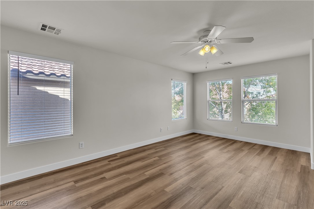 9526 Vast Valley Avenue Property Photo 32