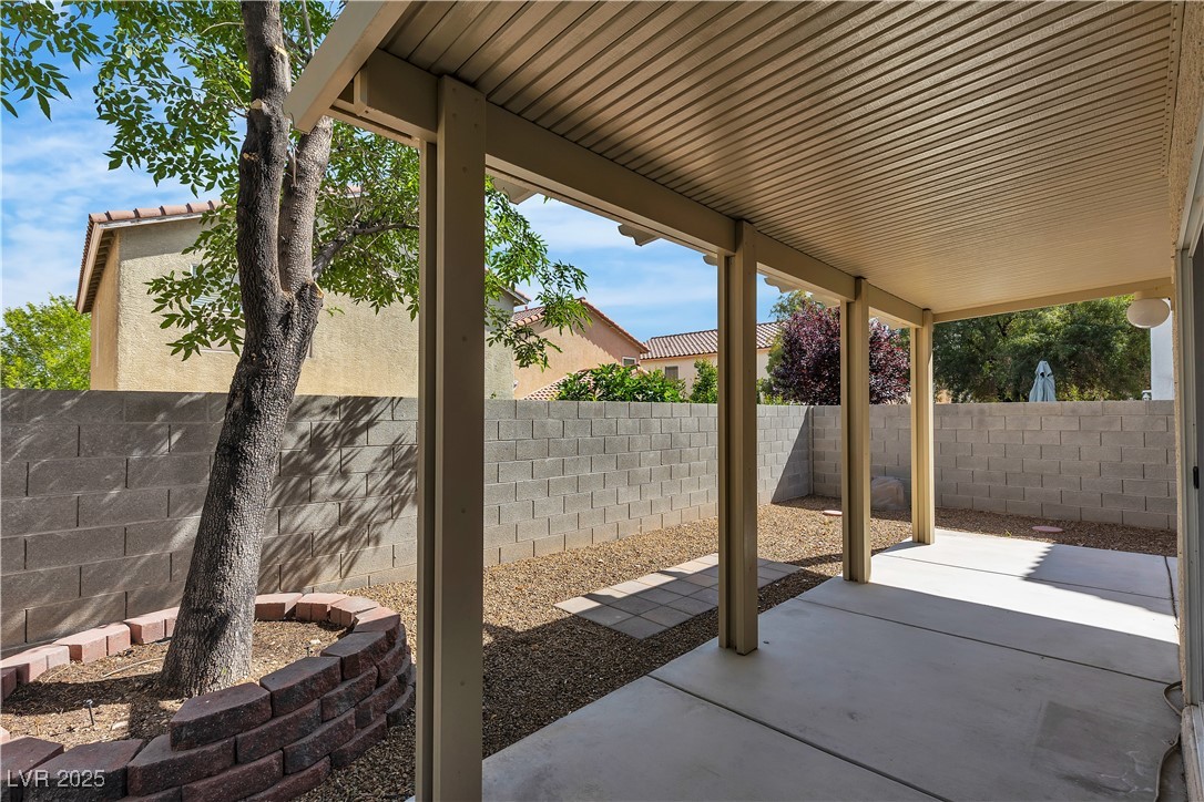 9526 Vast Valley Avenue Property Photo 40