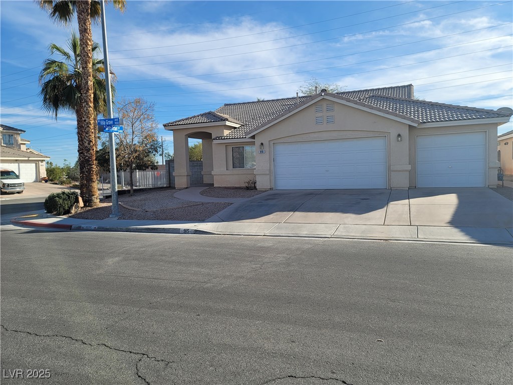 915 Villa Grove Avenue Property Photo