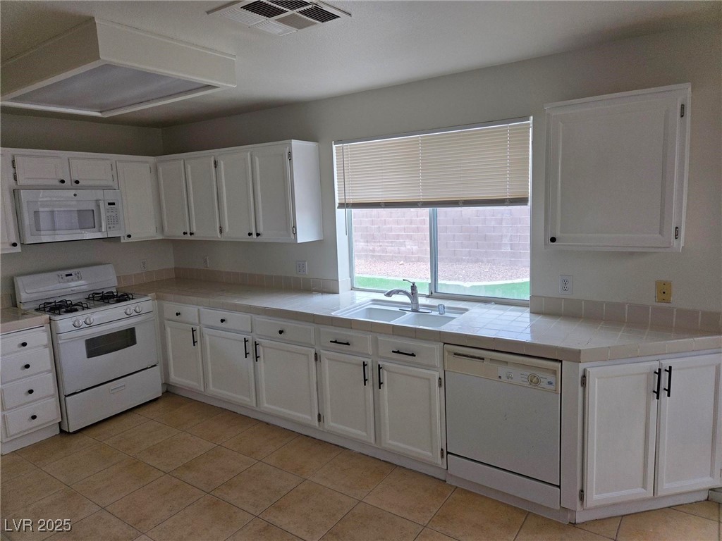 1844 Navajo Lake Way Property Photo 14