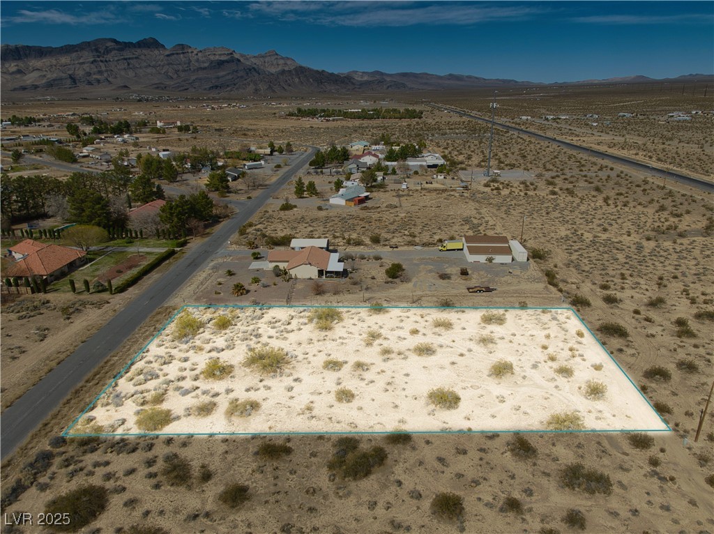 5711 North Nopah Vista Avenue Property Photo