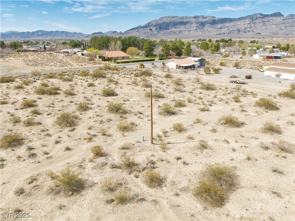 5711 North Nopah Vista Avenue Property Photo 6