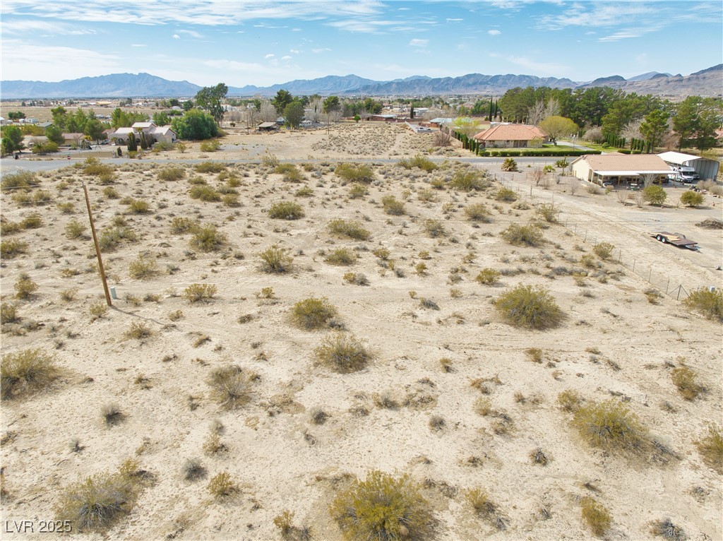 5711 North Nopah Vista Avenue Property Photo 7