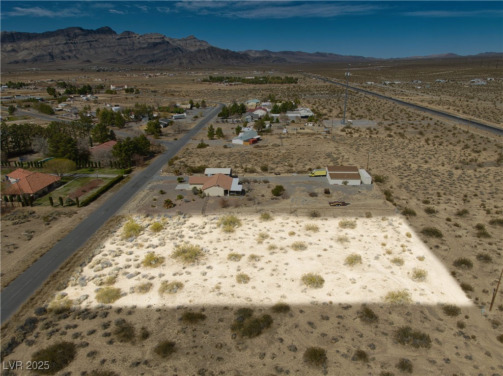 5711 North Nopah Vista Avenue Property Photo 8
