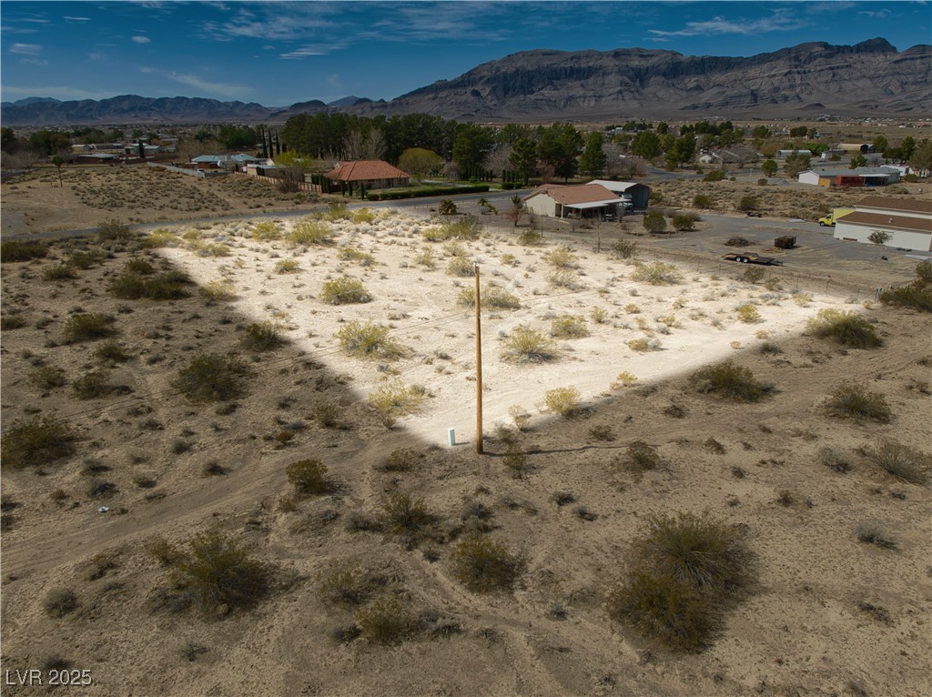 5711 North Nopah Vista Avenue Property Photo 10