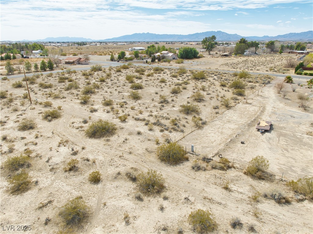 5711 North Nopah Vista Avenue Property Photo 15
