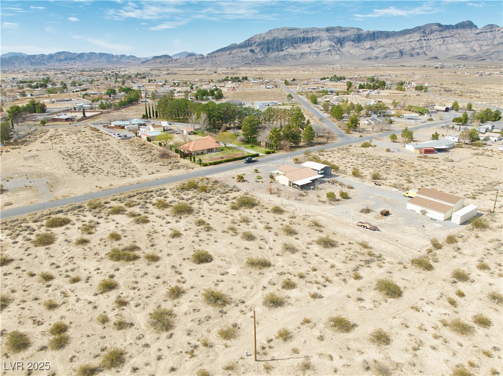 5711 North Nopah Vista Avenue Property Photo 16