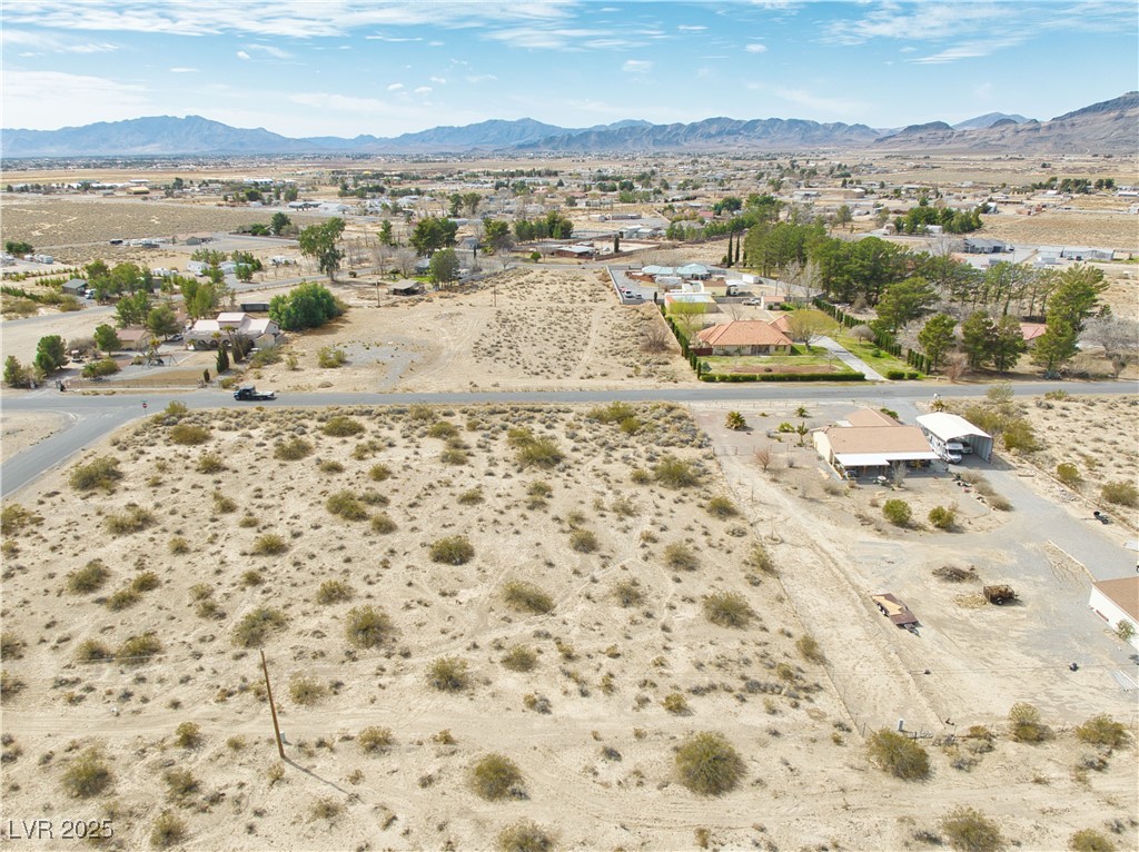 5711 North Nopah Vista Avenue Property Photo 17
