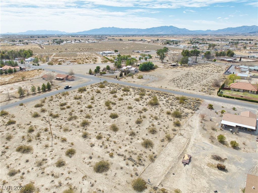 5711 North Nopah Vista Avenue Property Photo 18