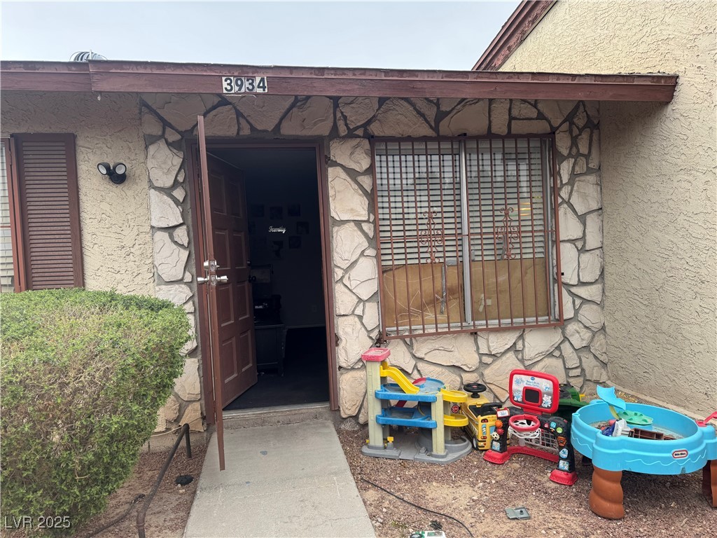 3934 Torsby Place Property Photo 6