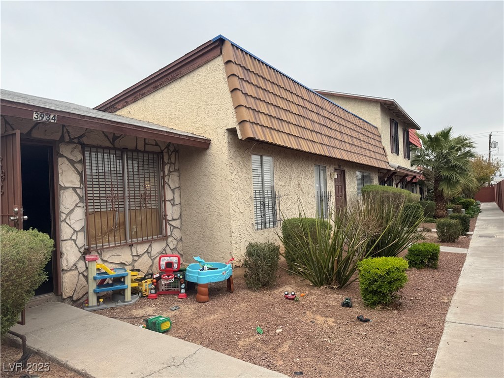 3934 Torsby Place Property Photo 8