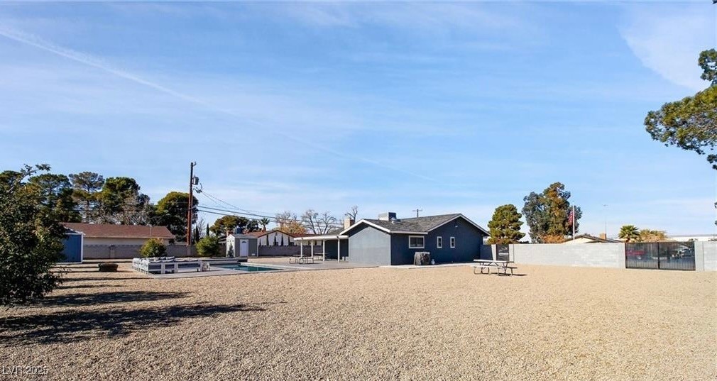 3675 West Maule Avenue Property Photo 6