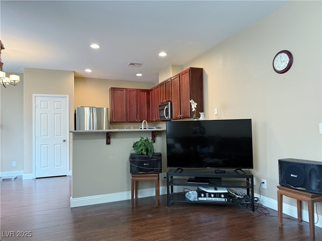 7735 Pista Way Property Photo 8