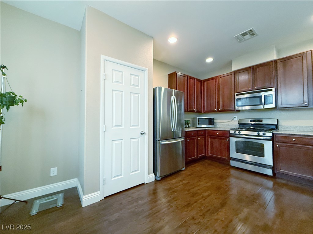 7735 Pista Way Property Photo 13