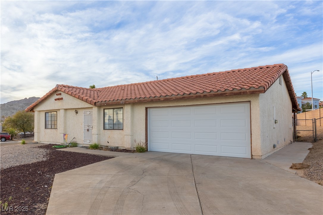 1892 Maricopa Drive Property Photo