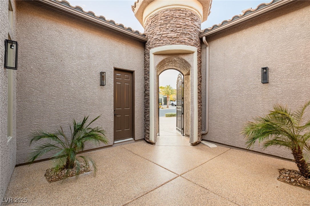 7682 Rafter Court Property Photo 4